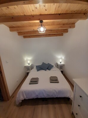 2 soverom, strykejern/-brett, wi-fi og sengetøy