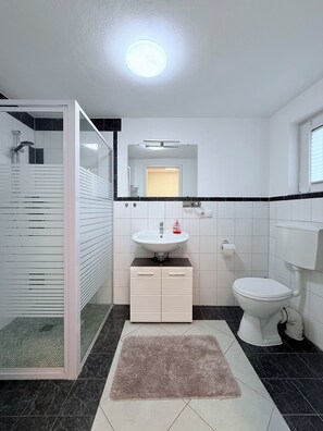 مجففات شعر، مناشف، ورق حمّام