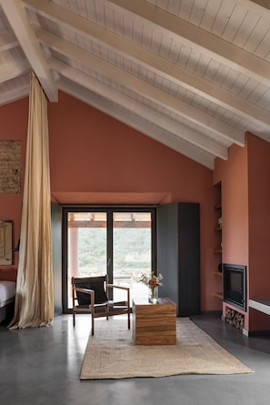 Villa Vicentina III | Living area | Fireplace, heated floors