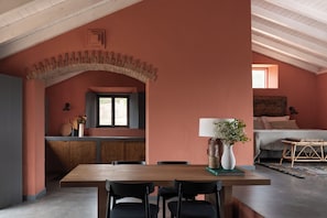 Villa Vicentina I | Zona de estar | Una chimenea, suelo radiante