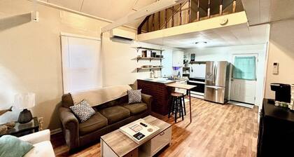 Charming 2-bedroom cabin on Nolin Lake with WiFi, AC, fire pit