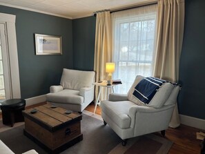 Fireplace, books, stereo
