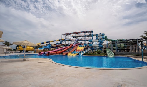 SUNRISE Azalea Aqua Park Resort