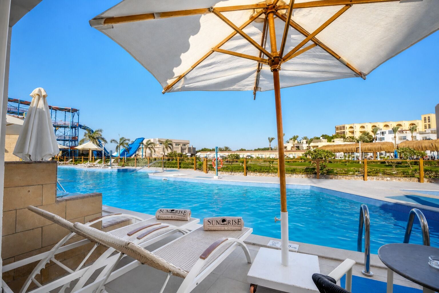 Deluxe Swim Up Room