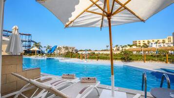 Deluxe Swim Up Room