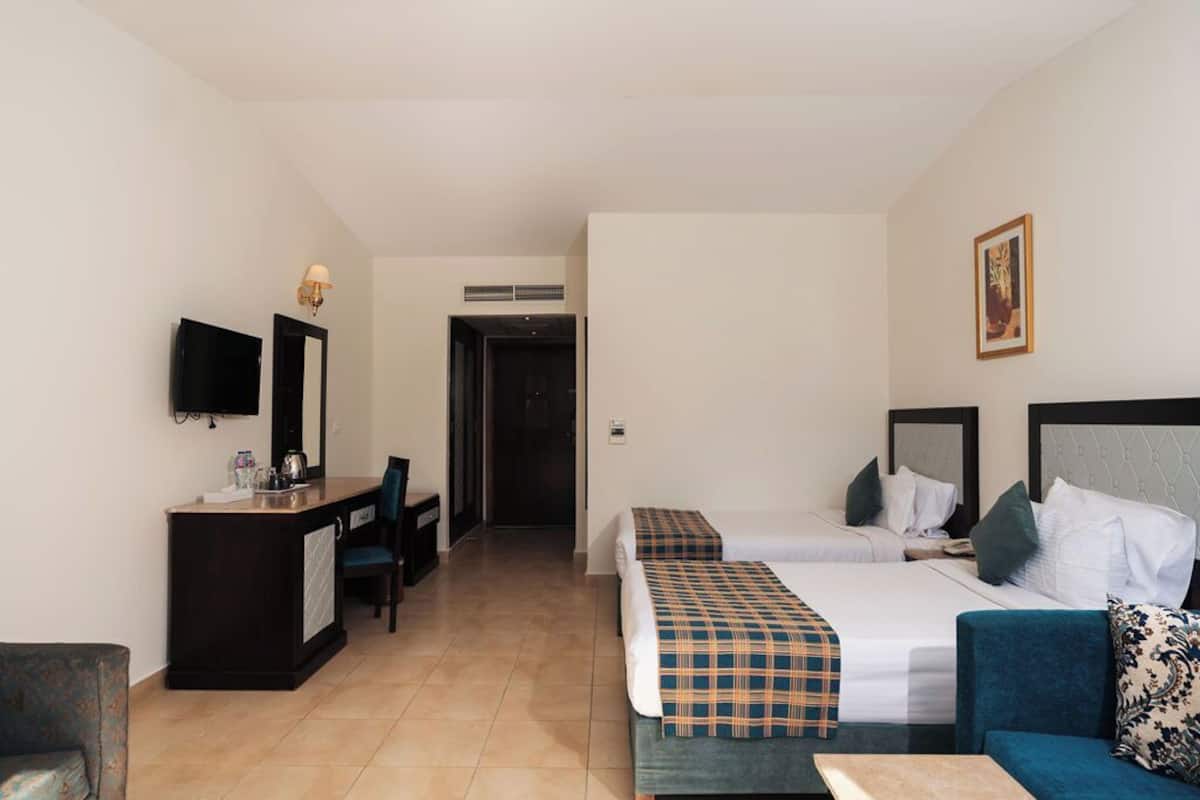 Swim Up Room | Iron/ironing board, free WiFi