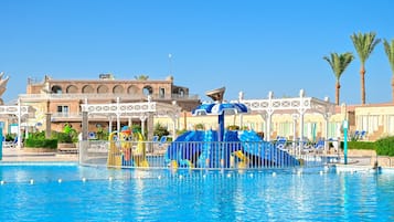 9 outdoor pools