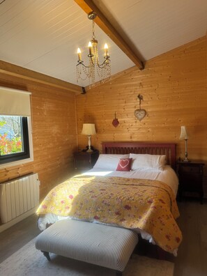 2 soverom, strykejern/-brett, reiseseng for barn og wi-fi