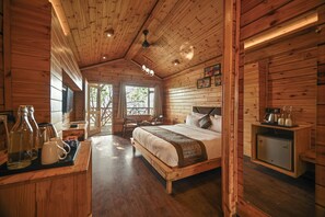 Exclusive Double Room | Desk, laptop workspace, free WiFi - Aavaas Hill Resort (Lansdowne)