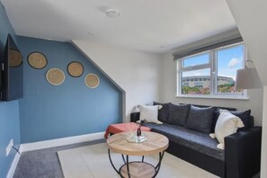 Smart TV - Cozy 1-Bedroom Escape Near Stadium – Harrow Bliss (Wembley)