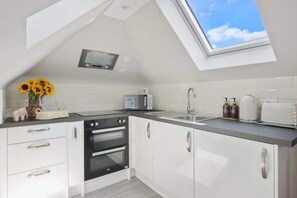 Fridge, microwave, dishwasher, coffee/tea maker