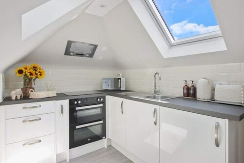 Cozy 1-Bedroom Escape Near Stadium – Harrow Bliss