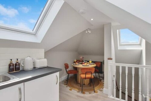 Cozy 1-Bedroom Escape Near Stadium – Harrow Bliss