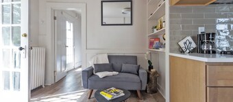 Colorful Modern Hideaway In Downtown Woodstock - AC & WiFi