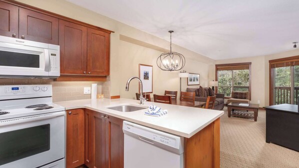 Horno, lavavajillas, cafetera y tetera y tostadora 