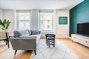 Appartement Standard | Décor unique, ameublement unique, bureau