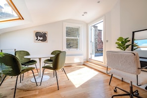 Departamento Deluxe | Decoración personalizada, muebles diferentes y escritorio 