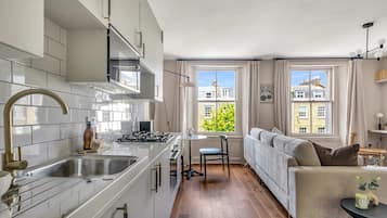 Deluxe Apartment, 1 Queen Bed | Individually decorated, individually furnished, desk, laptop workspace