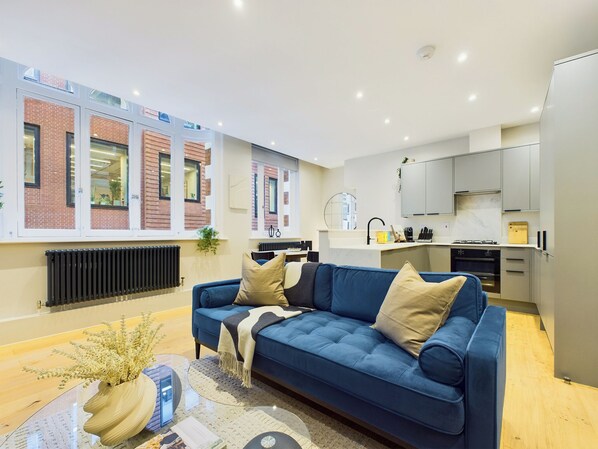 Comfort Apartment | Individually decorated, individually furnished, desk, laptop workspace