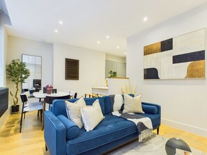 Comfort Apartment | Individually decorated, individually furnished, desk, laptop workspace