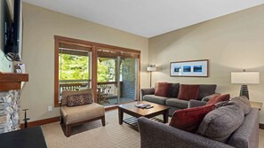 Télévision, cheminée