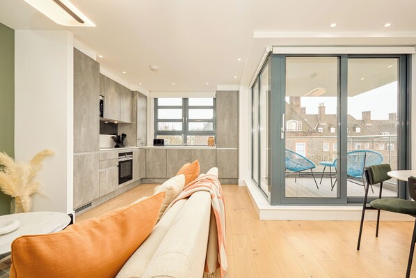 Deluxe-lejlighed - balkon | Individuelt design, individuel indretning, skrivebord