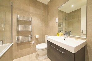 Deluxe Apartment, Balcony | Bathroom