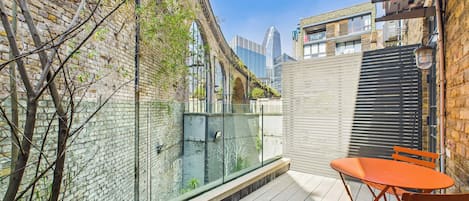 Comfort Apartment | 2 bedrooms, desk, laptop workspace, blackout drapes