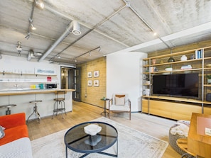 Apartamento conforto | 2 quartos, escrivaninha, espaço de trabalho para notebook