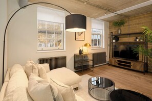 Apartament Comfort | 2 dormitoris, escriptori i espai de treball apte per a portàtils