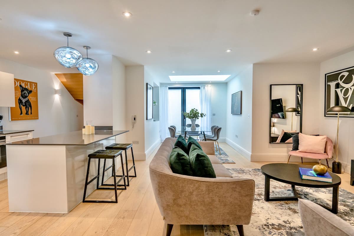 3 habitaciones, decoración personalizada y muebles diferentes