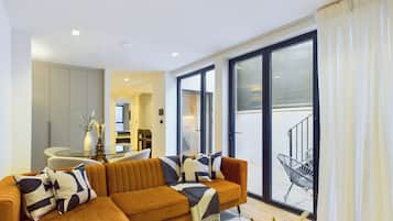 Departamento, Terraza | Decoración personalizada, muebles diferentes y escritorio