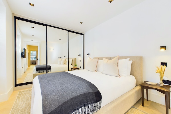 Apartment, 2 Bedrooms, Ground Floor | Individually decorated, individually furnished, desk, laptop workspace