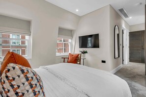 奢華複式房屋 | 2 間臥室、獨特裝潢、布置獨特、書桌