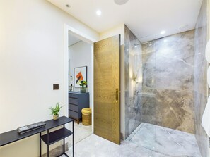 Luxury Duplex, Ground Floor | 2 bedrooms, individually decorated, individually furnished, desk