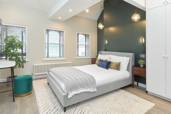 Luxury Apartment | Individually decorated, individually furnished, desk, laptop workspace - Be London - The Chinatown Residences (London)