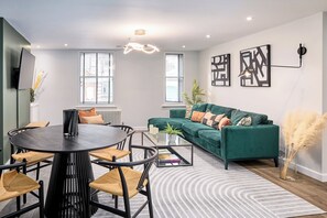 Luxury Apartment | Individually decorated, individually furnished, desk, laptop workspace - Be London - The Chinatown Residences (London)