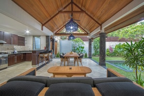 Bouilloire électrique, blender, plancha