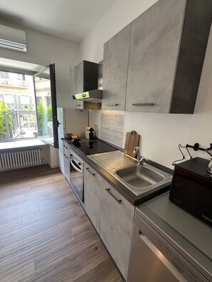 Micro-ondes, four, plaque de cuisson, lave-vaisselle