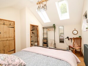 2 phòng ngủ, trang trí khác biệt 