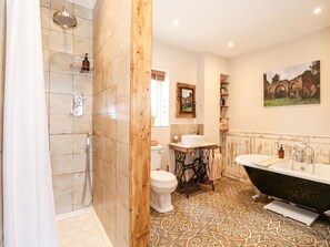 Shower, hair dryer - The Old Smithy (Horncastle)