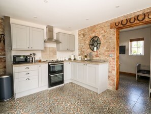 Dishwasher, cookware/dishes/utensils