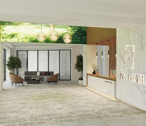 Eine moderne Hotelrezeption mit Empfangstresen, Sitzgelegenheiten und großen Fenstern.