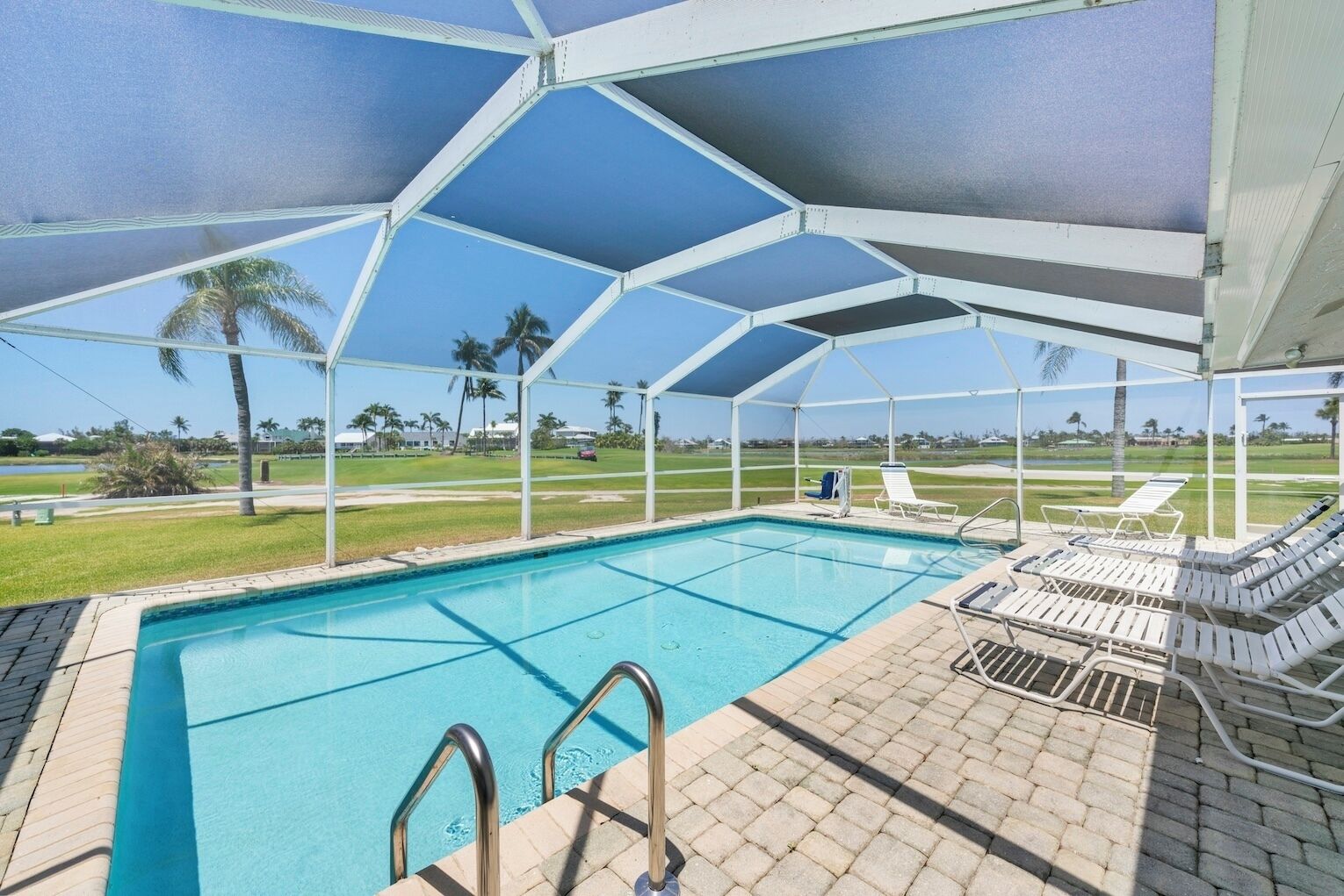 Et oppvarmet basseng