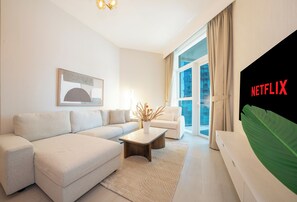 55-inch Smart TV with cable channels - Stylish 1BR Luxury Stay – Ideal for 5 Guests (Dubai)
