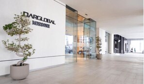 Interior entrance - Stylish 1BR Luxury Stay – Ideal for 5 Guests (Dubai)