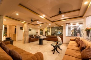 Lobby sitting area - GRANDEUR SANCHI RESORT (Calangute)