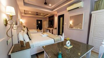 Familienzimmer | Minibar, Zimmersafe, individuell eingerichtet, Schreibtisch