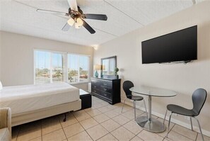 免费 WiFi、床单