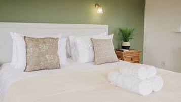 5 bedrooms, iron/ironing board, free WiFi